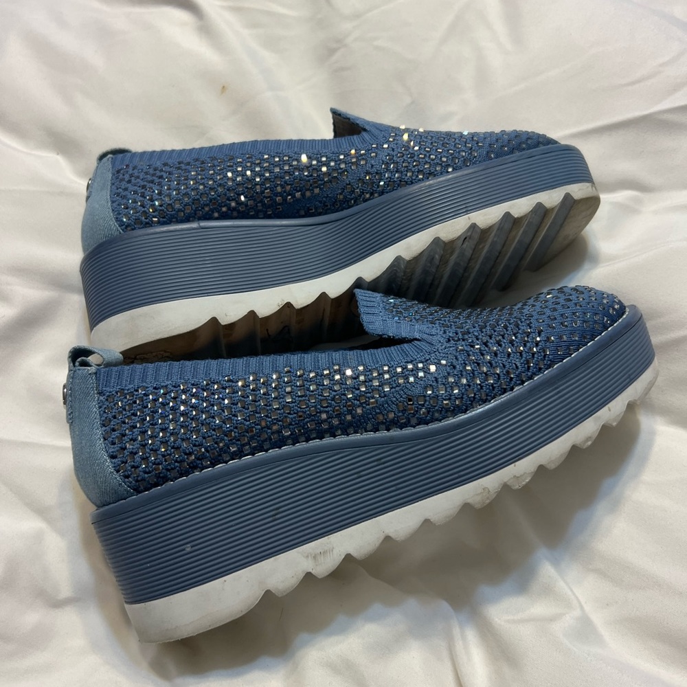 Great shoes with sparkles and crystals.      Size 7.5 women’s shoes.